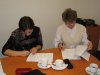 podpis základní smlouvy Janou Čechovou a Evou Malypetrovou v kanceláři advokátů Veverka - Kohoutová v Praze
